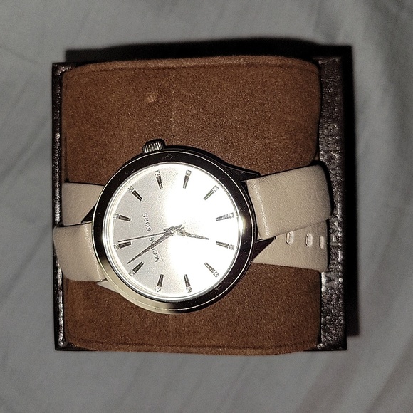 Michael Kors Watch - Picture 1 of 6